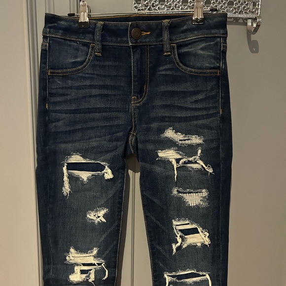AMERICAN EAGLE Women's Distressed Dark Wash Skinny Jean (NWOT)￨Size US 4 - Picture 9 of 15